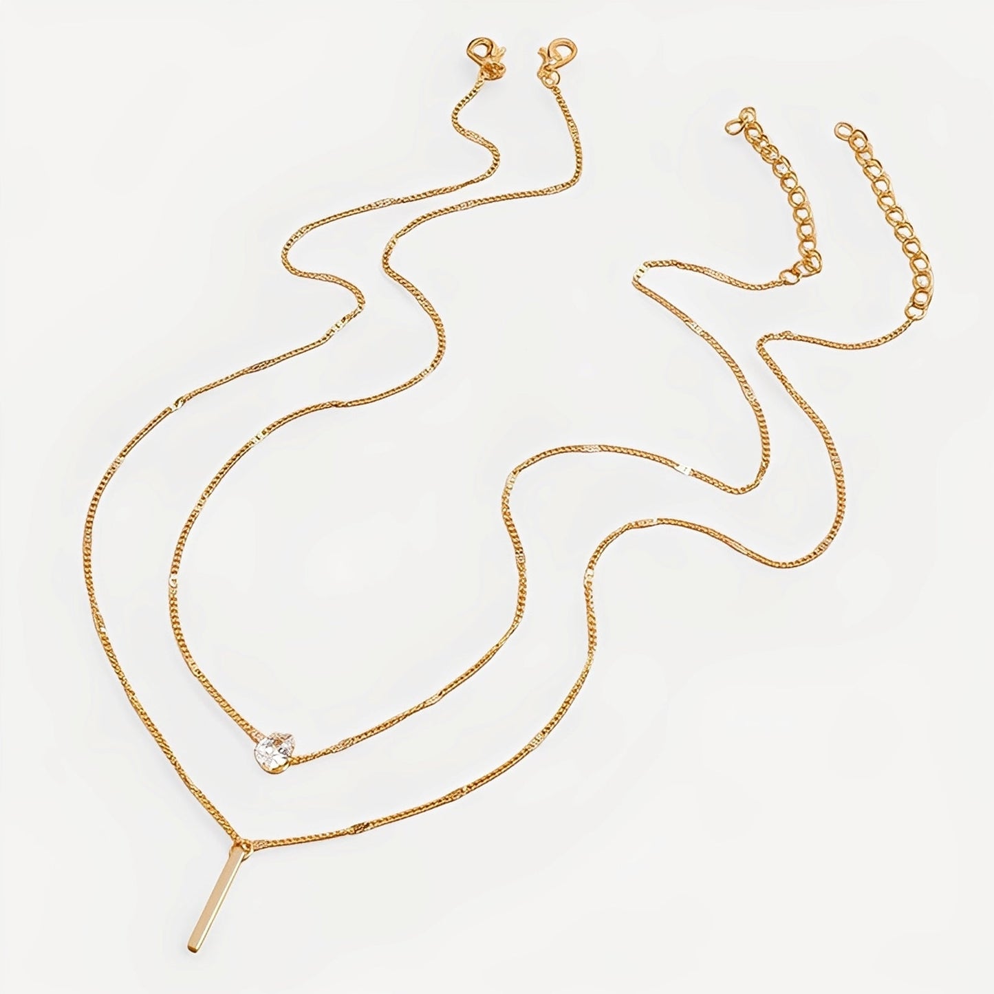 Virelle – Collar Superpuesto Dorado de Doble Fila con Colgante
