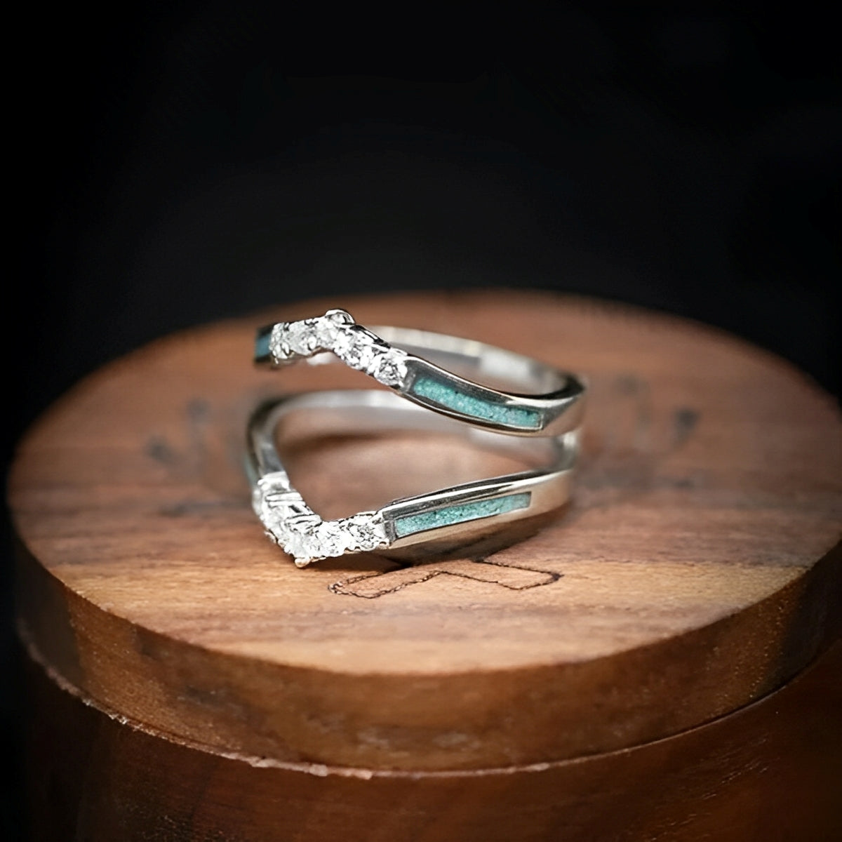 Solene – Anillo con Turquesa Natural y Detalles de Diamante