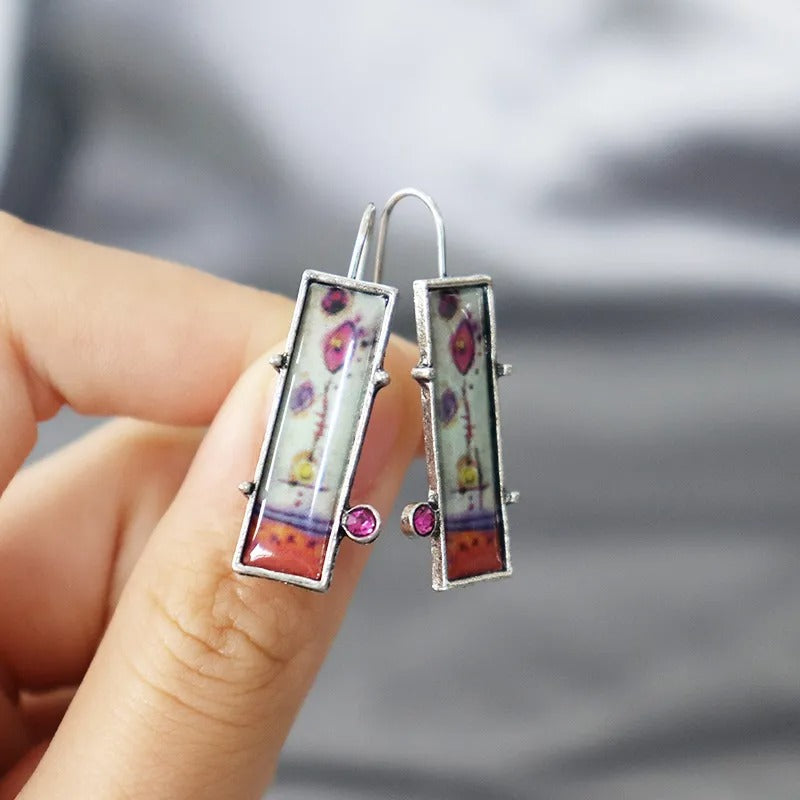 Elowen – Pendientes Vintage con Encanto de Esmalte