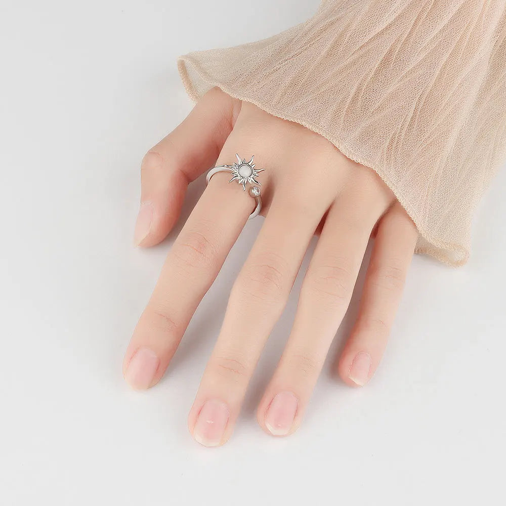 Helia – Anillo Sol Giratorio Apacible
