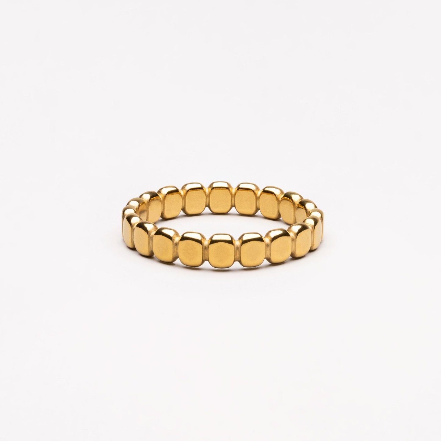 Nessa – Anillo Dorado con Diseño de Esferas