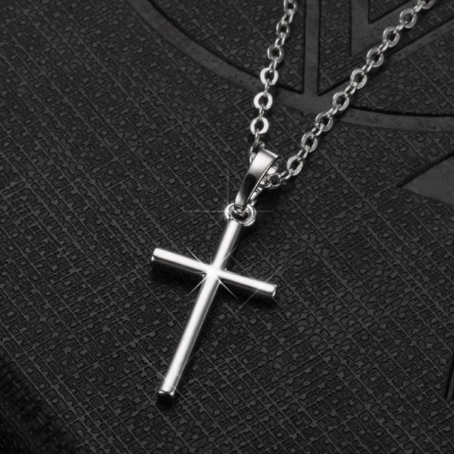 Celestia – Collar con Colgante Cruz Refinado