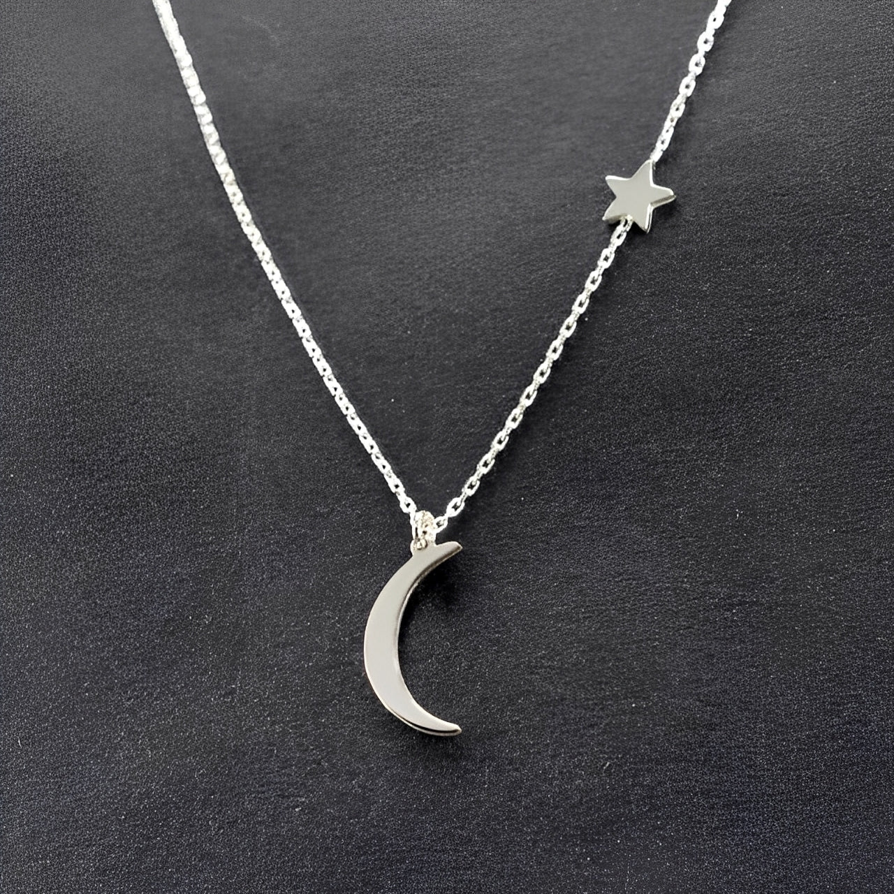 Lunaria – Collar Estrella & Luna Poética