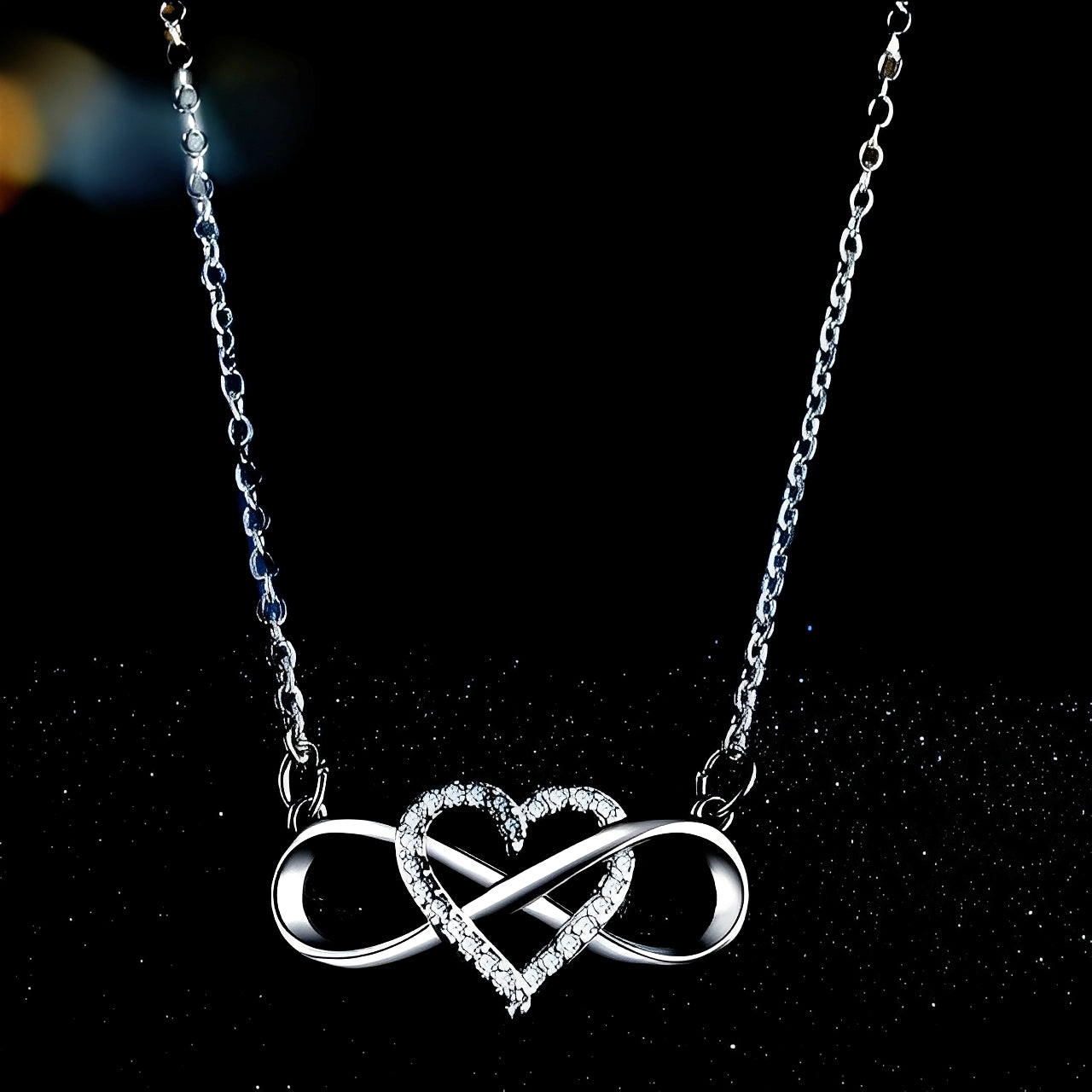 Amaya – Collar Infinito & Corazón del Amor Eterno