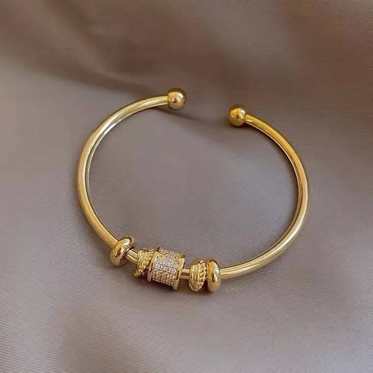 Solène – Pulsera Encantadora y Elegante en Oro