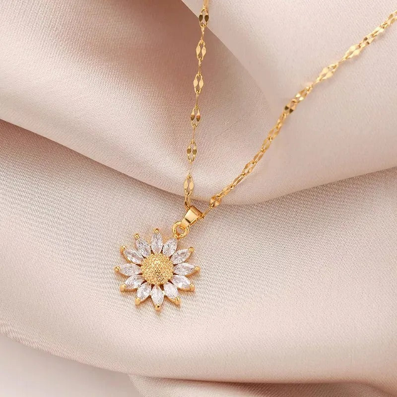 Jennie – Collar Girasol en Cristal y Acabado Dorado