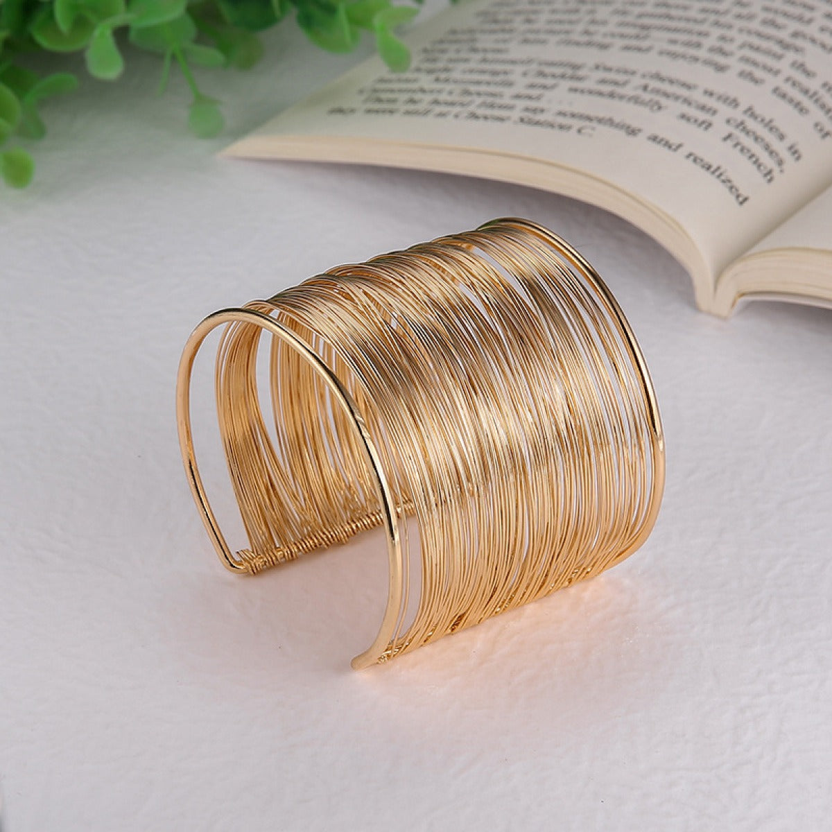 Nadine – Pulsera Dorada de Estilo Vintage