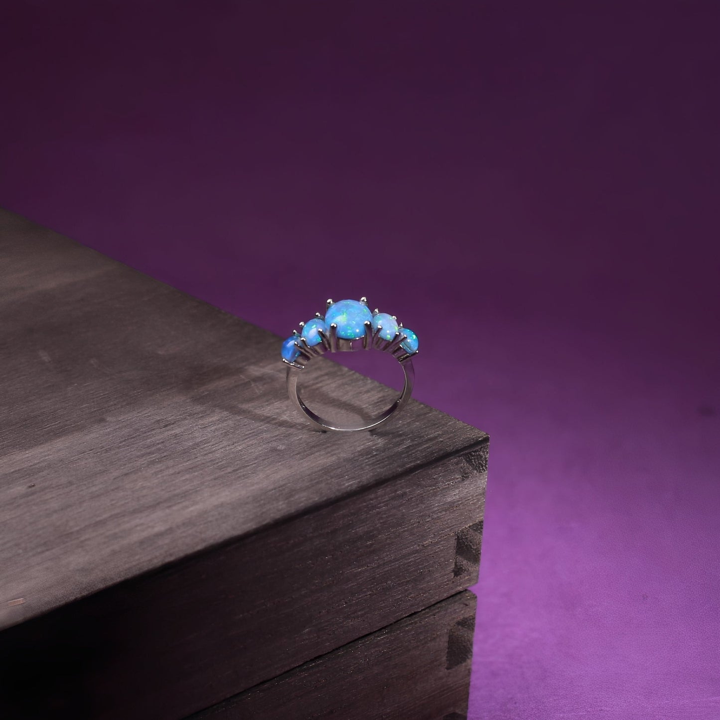 Merly – Anillo Ópalo de Fuego Azul en Plata