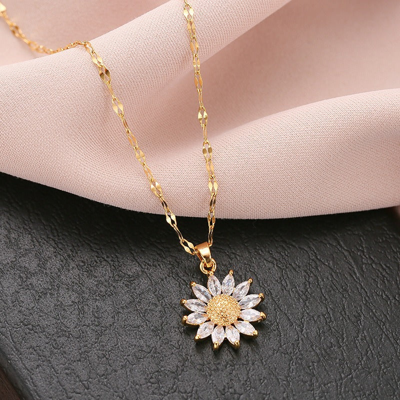 Jennie – Collar Girasol en Cristal y Acabado Dorado