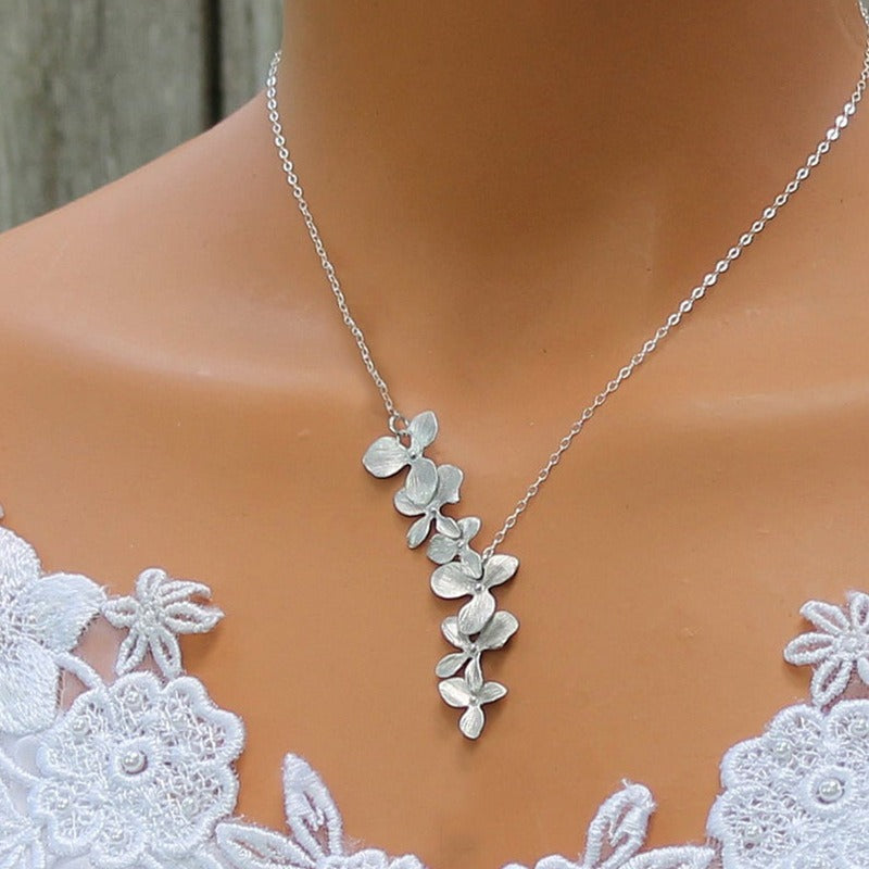Lilou – Collar vintage plateado con flor
