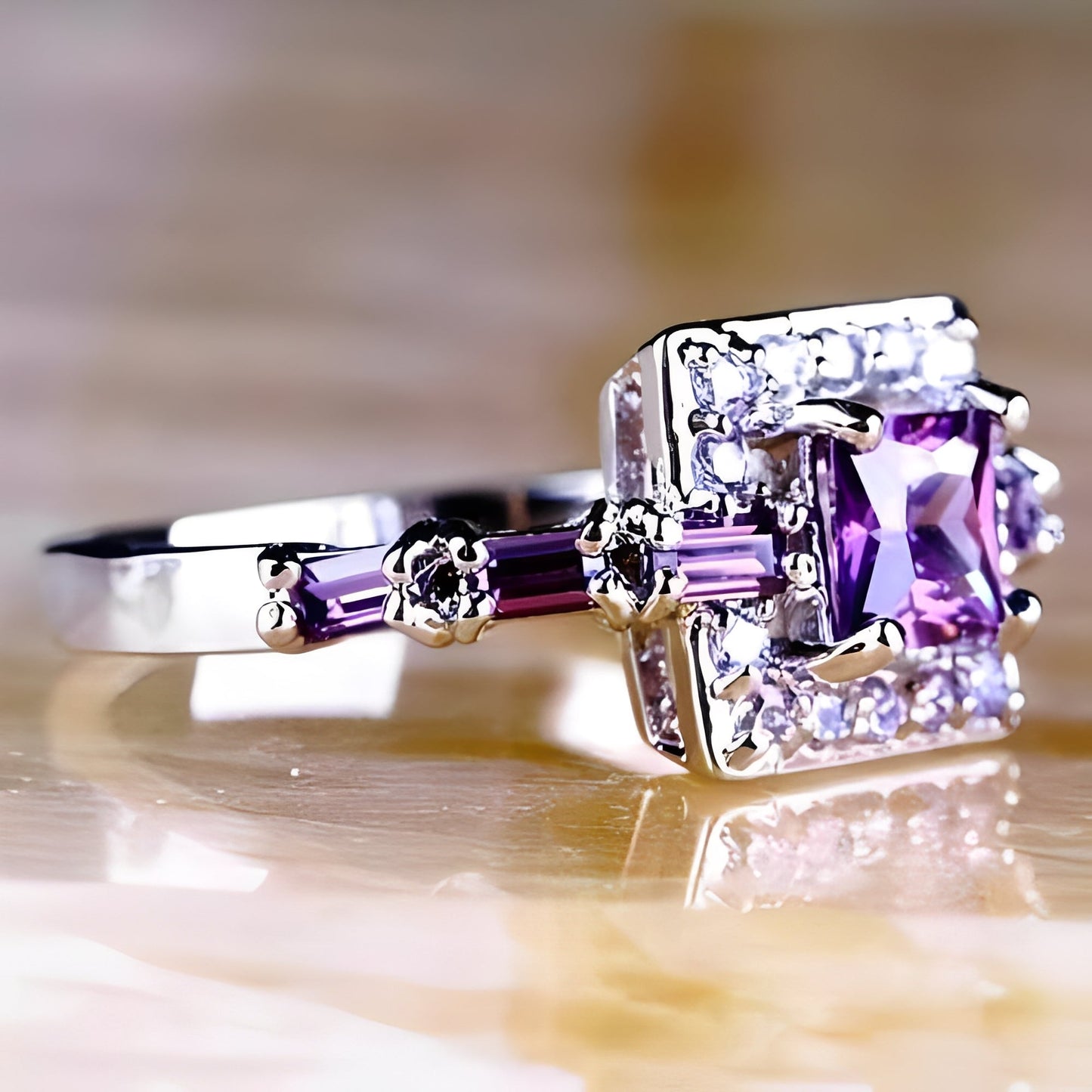 Lyra – Anillo Cuadrado en Ametista Cristal