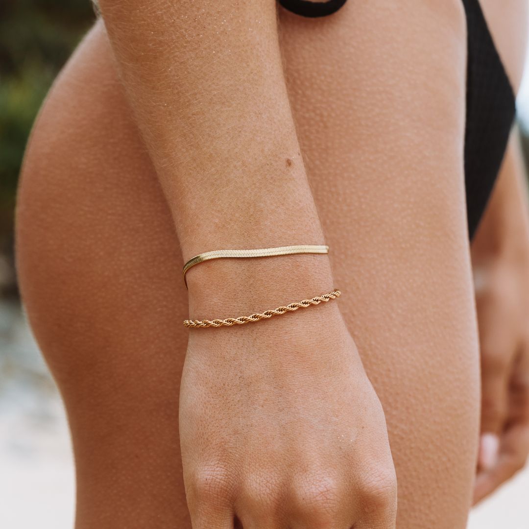Kauai – Pulsera Herringbone Dorada Resistente al Agua