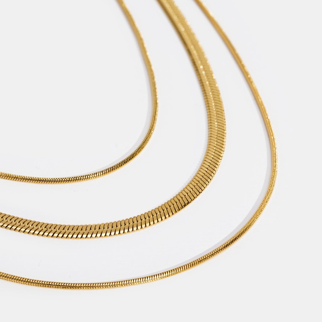 Agot – Collar Cadena Dorado Multi-Capa
