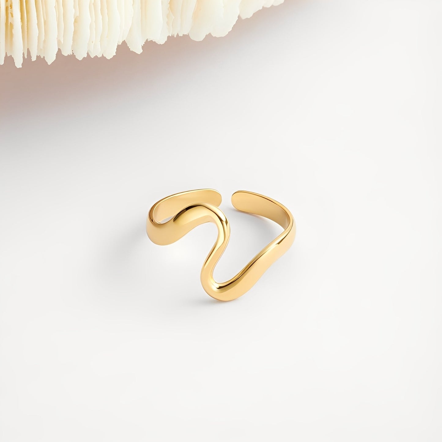Kaia – Anillo Ola Dorada