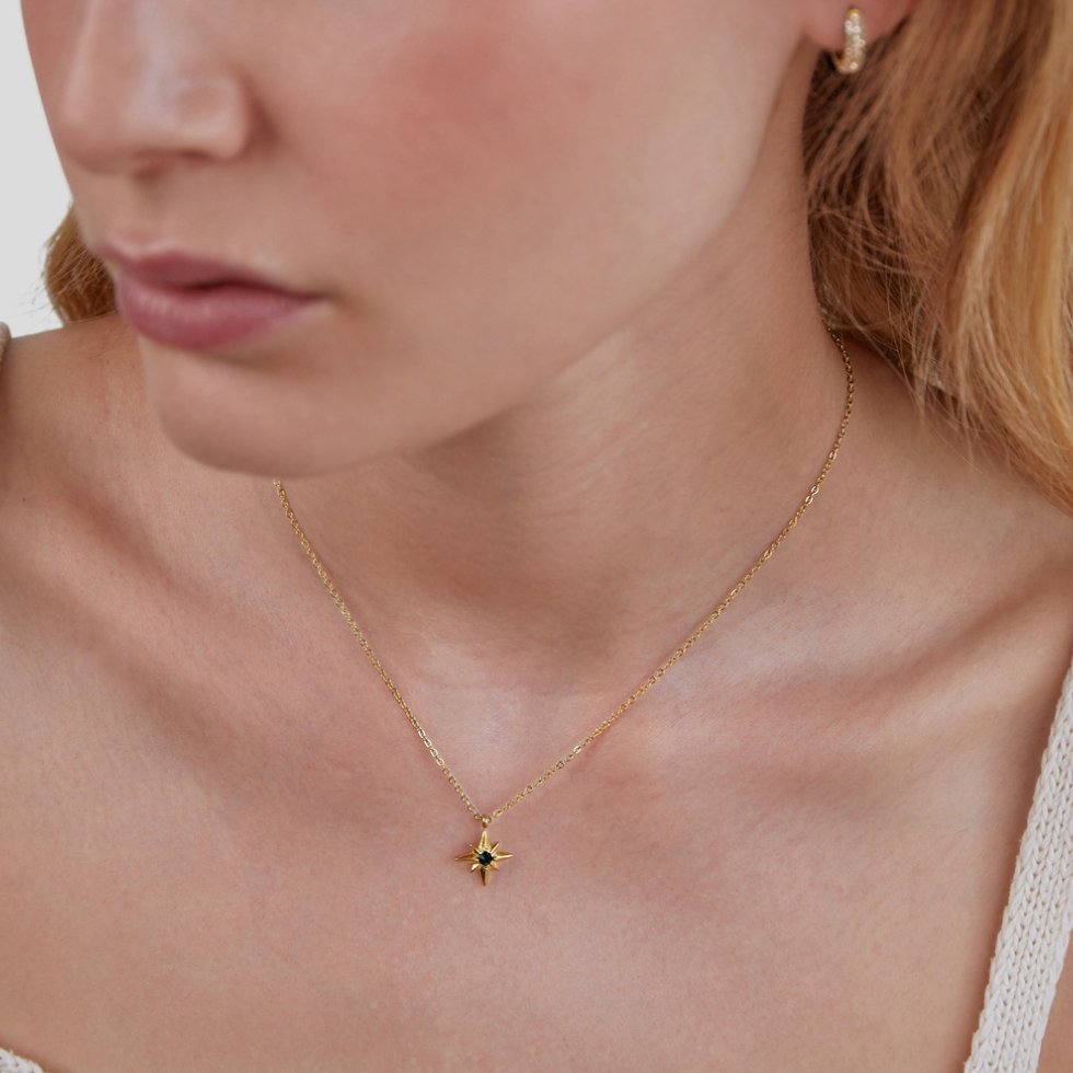 Celestia – Collar Estrella Guía en Cristal Esmeralda