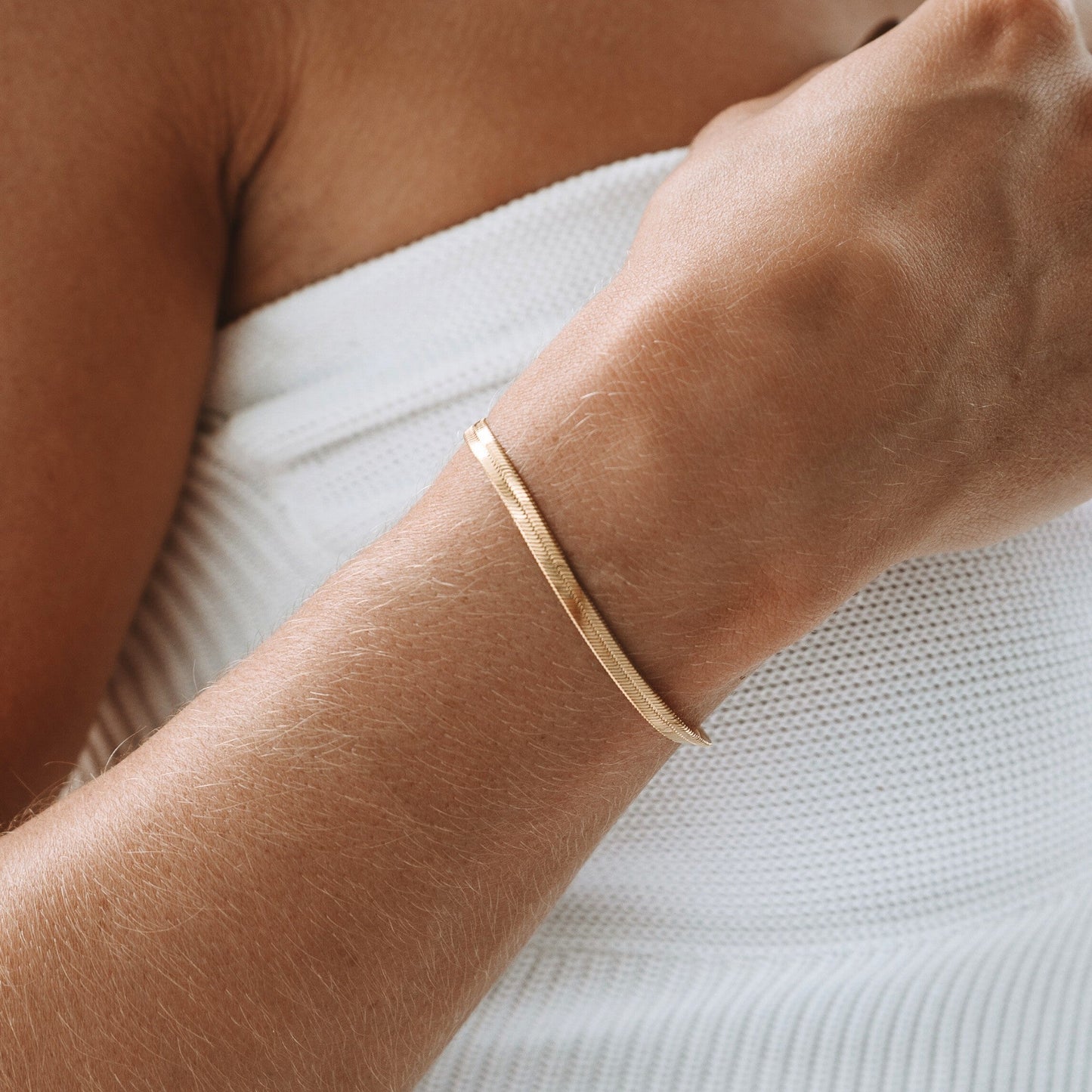 Kauai – Pulsera Herringbone Dorada Resistente al Agua