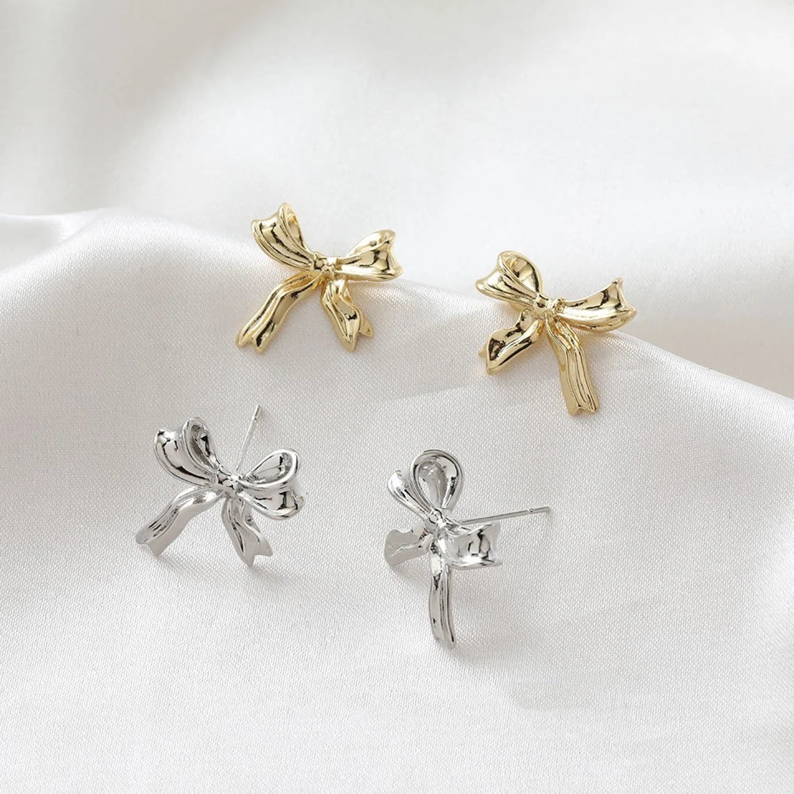 Pendientes de oro blanco con lazo - Pendientes de botón con diseño de lazo