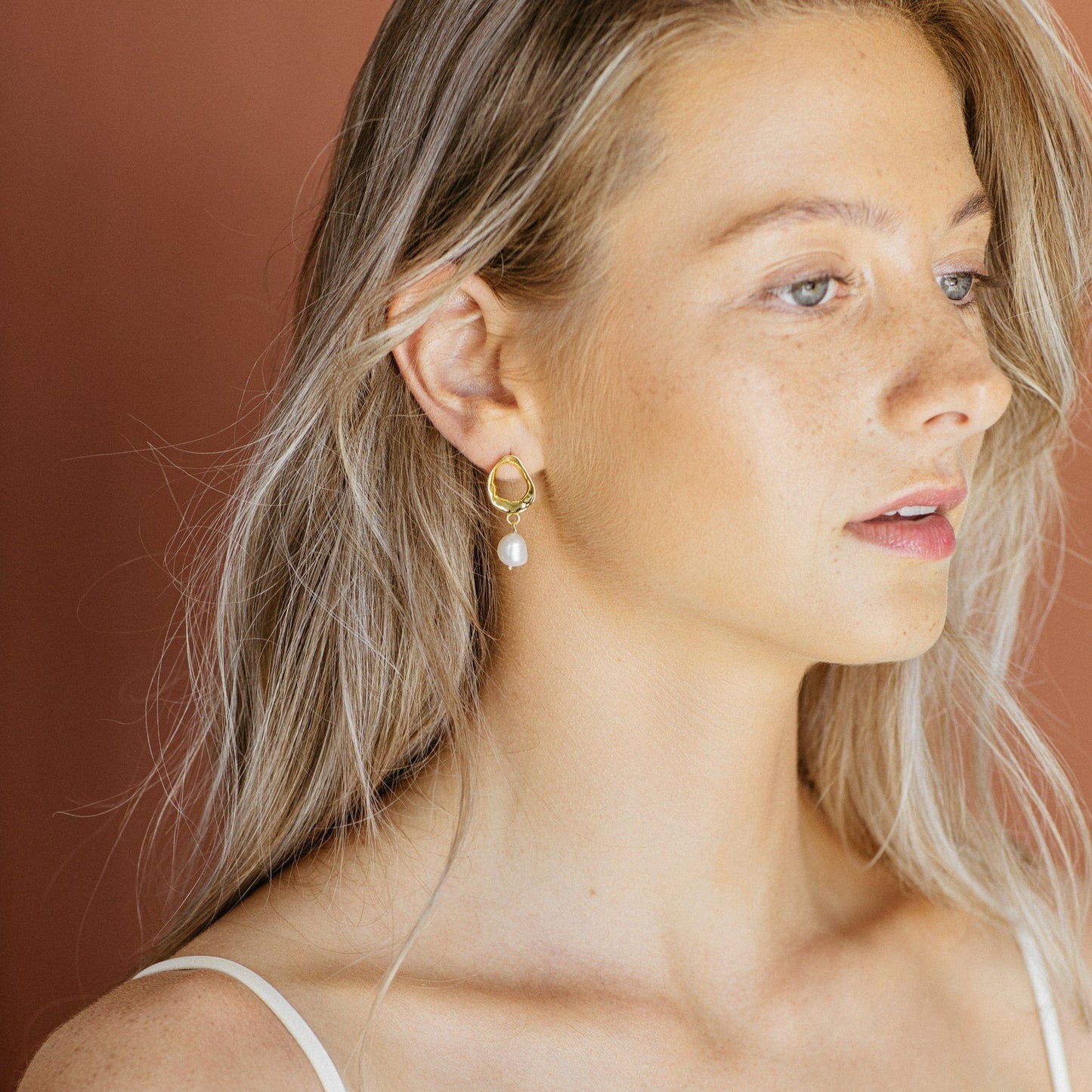 Rebecca – Pendientes Colgantes de Perlas