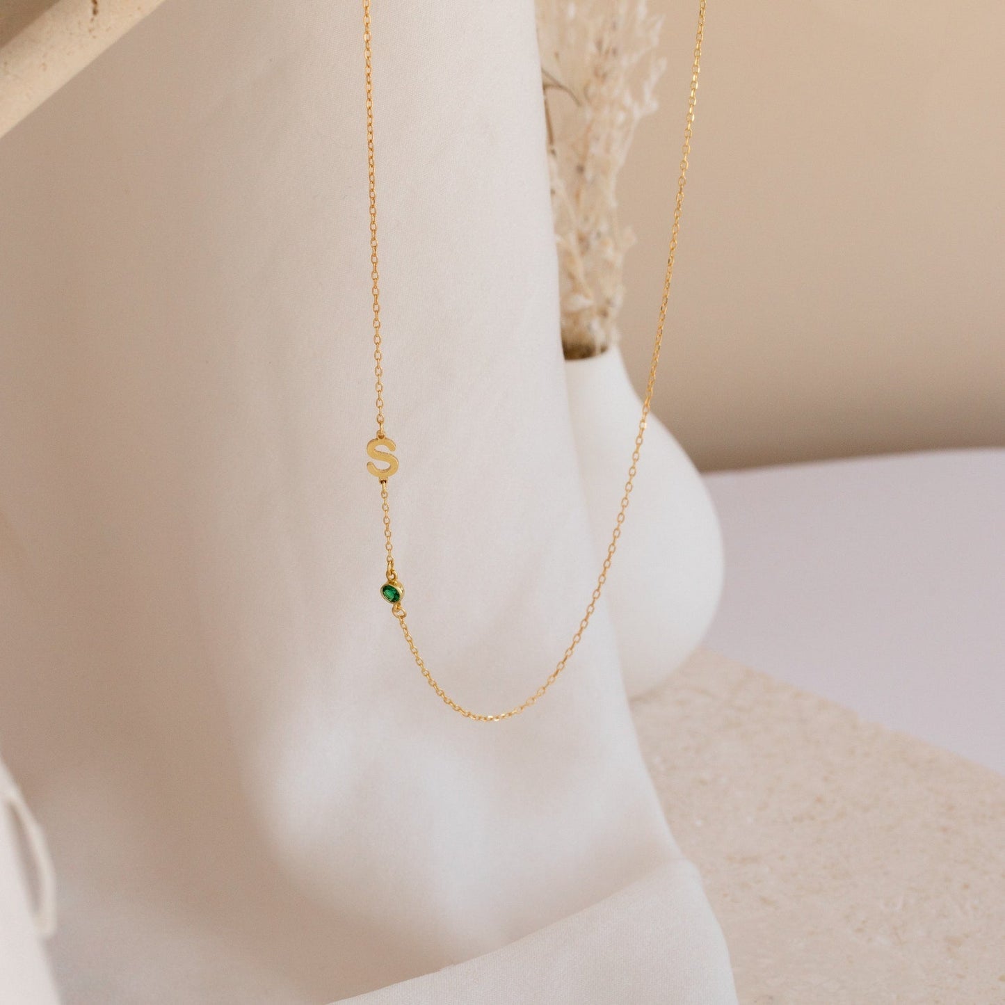 Collar con colgante de letra y piedra - Collar de iniciales personalizado