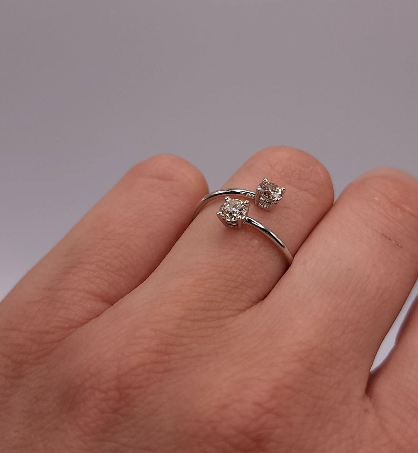 Anillo de plata de 2 piedras