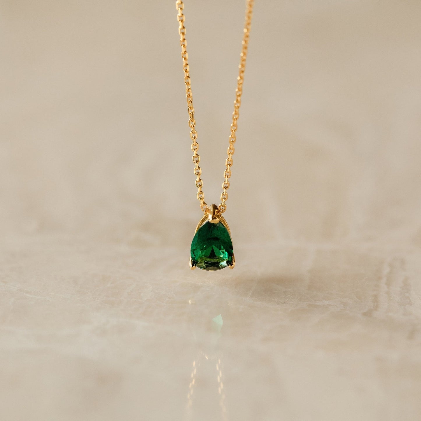 Celia – Collar Colgante Gota de Agua Circonita