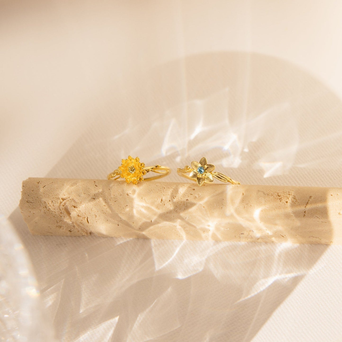Flora – Anillo Flor con Piedra de Nacimiento