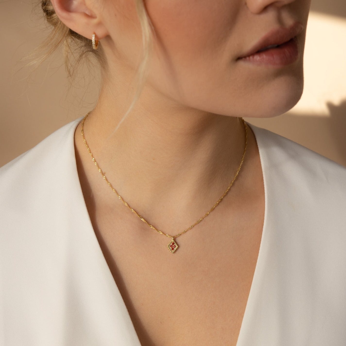 Collar con colgante en rombo de piedra de nacimiento