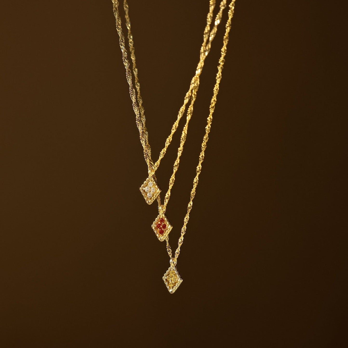Collar con colgante en rombo de piedra de nacimiento