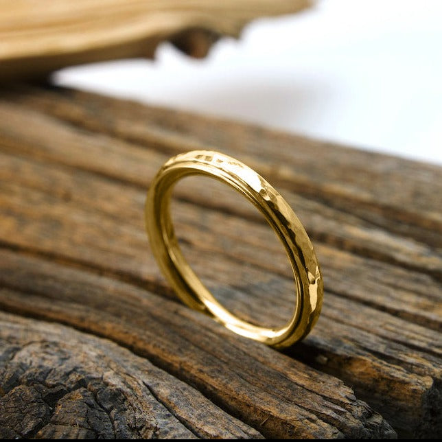 Nadia – Anillo Fidget Giratorio de Banda Martillada Delicada