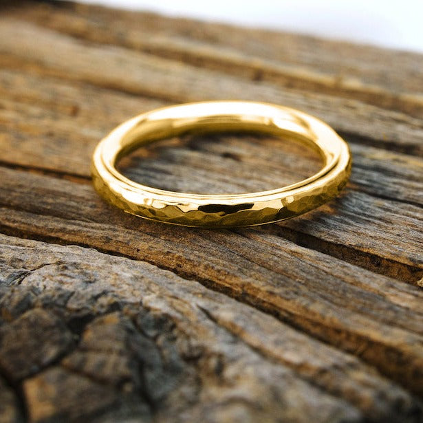 Nadia – Anillo Fidget Giratorio de Banda Martillada Delicada