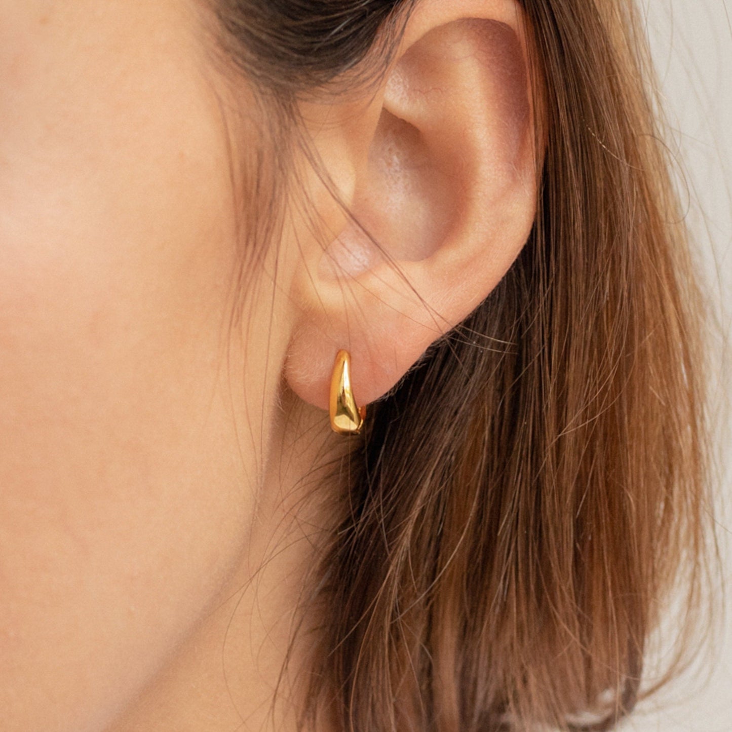 Aros Huggies Plegables - Pendientes con Hebilla Curvada