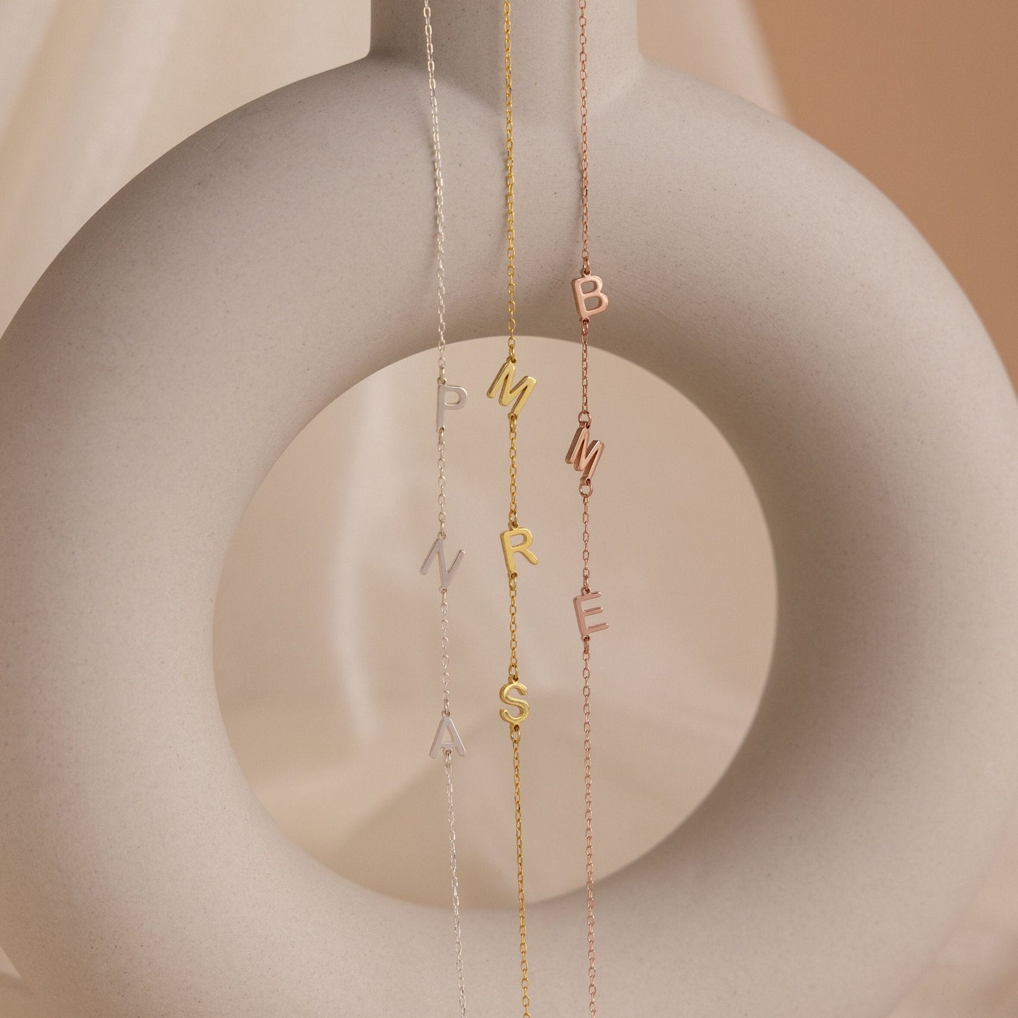 Wendy – Collar Inicial Horizontal Personalizado
