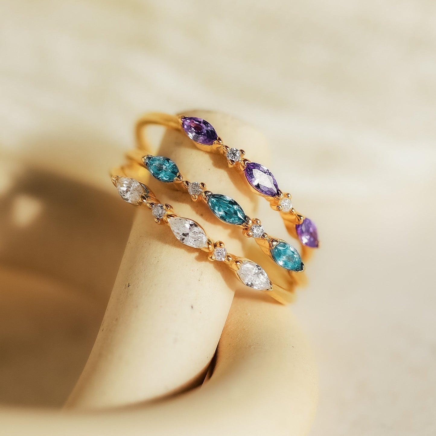 Quinn – Anillo Triple Marquise