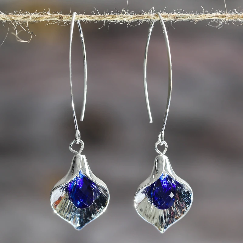 Lyana – Pendientes Plateados con Piedra Azul