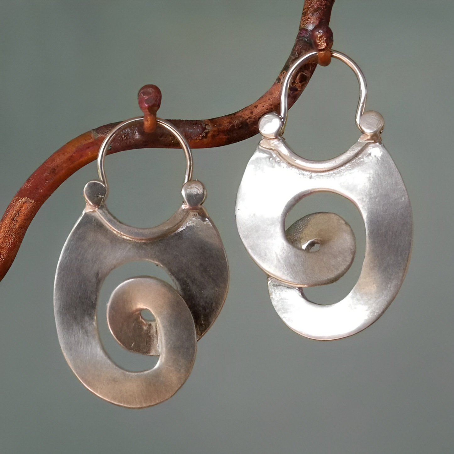 Irene – Pendientes de Plata con Forma Irregular Vintage