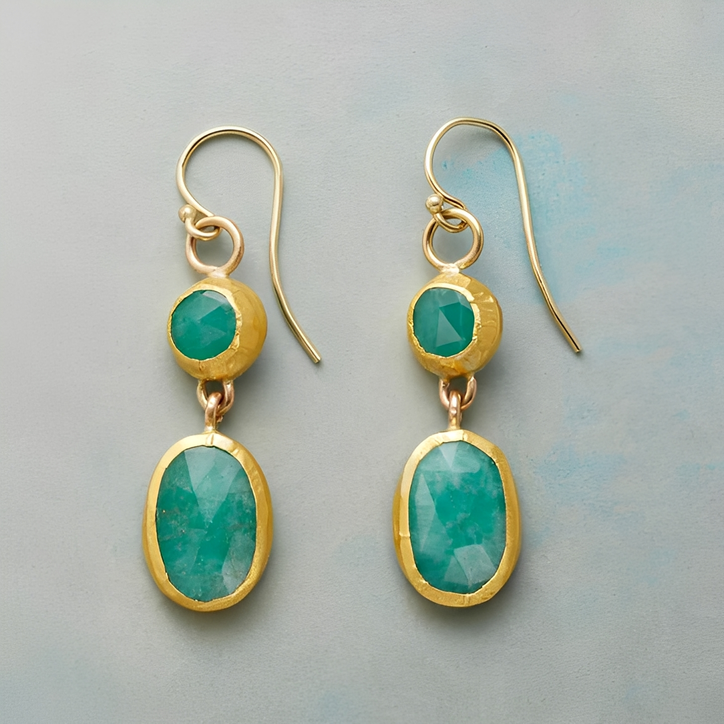 Mireya – Pendientes Vintage Dorados con Piedra Turquesa