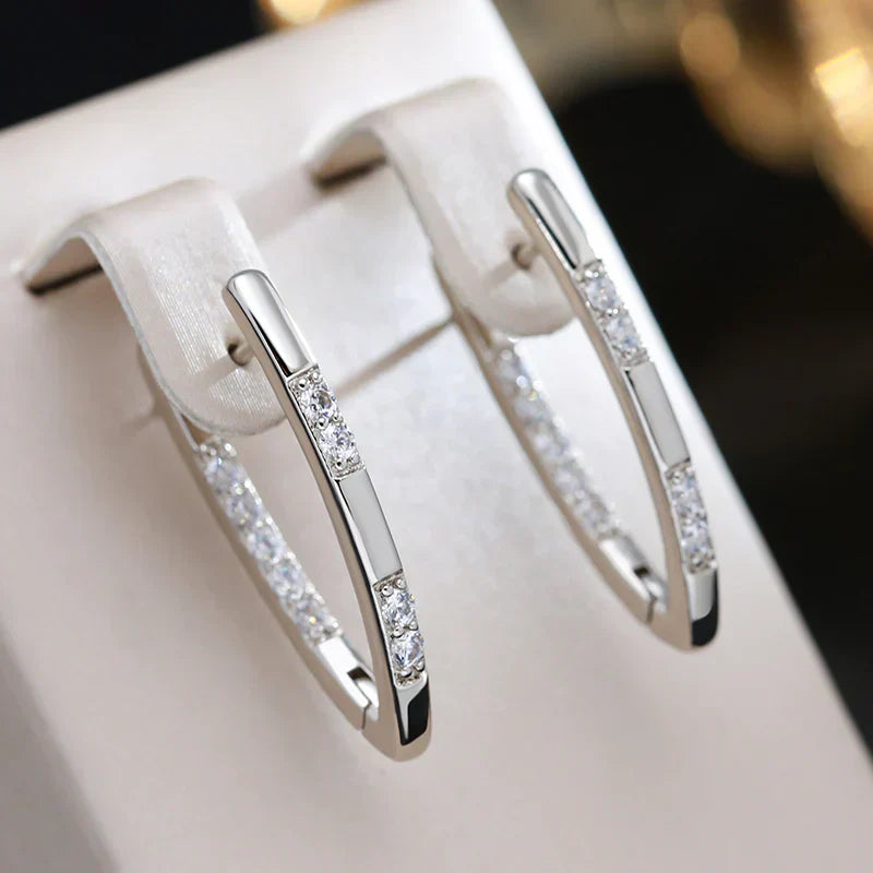 Lyssia – Pendientes Dorados Elegantes con Circonita