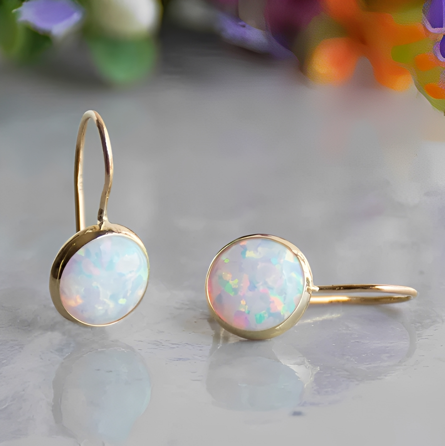 Mireya – Pendientes Vintage Dorados con Piedra de Ópalo