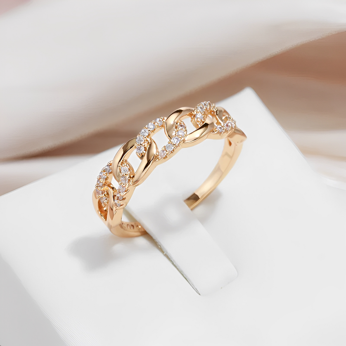 Elena – Anillo de Compromiso Elegante en Oro