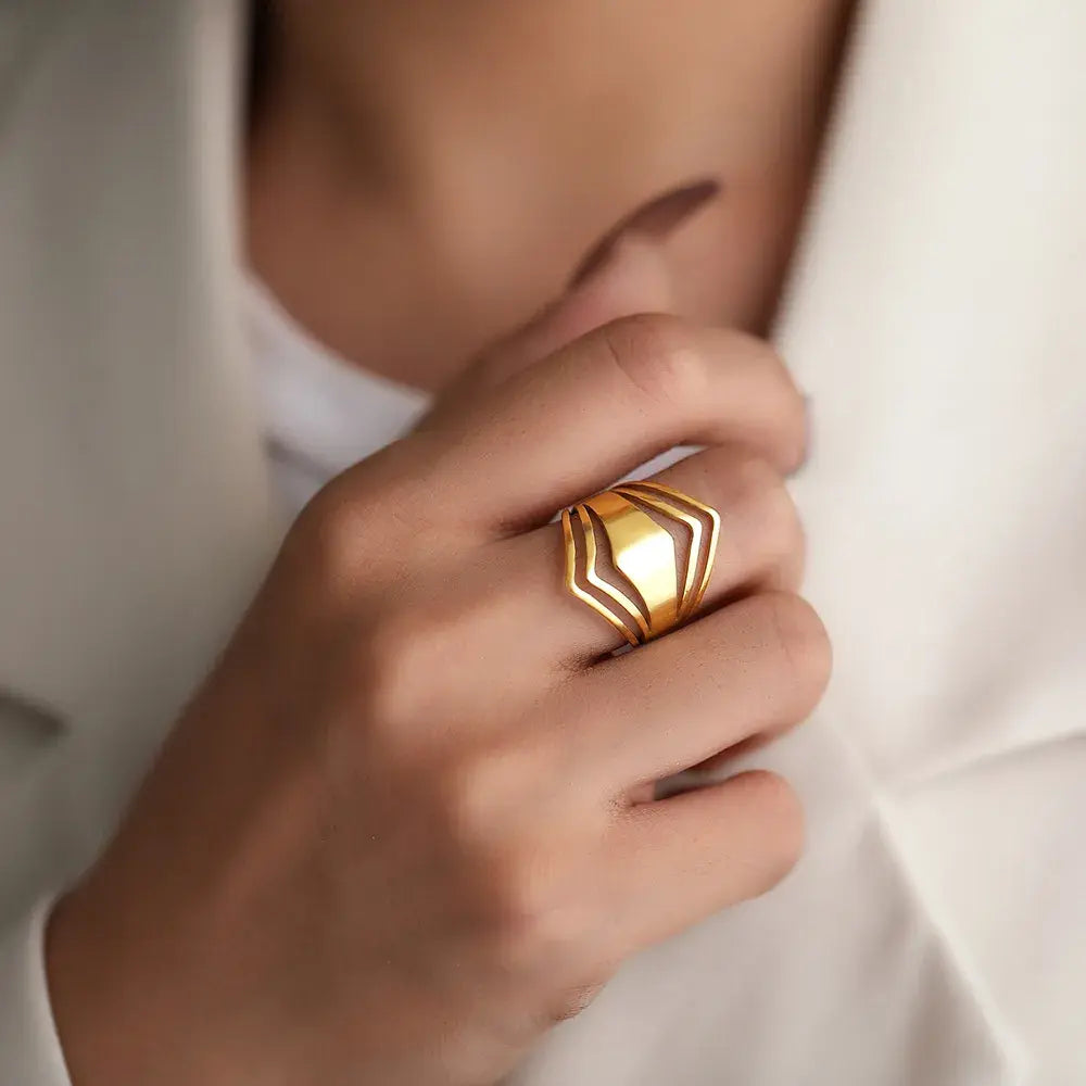 Britanny – Anillo llamativo elegante en oro