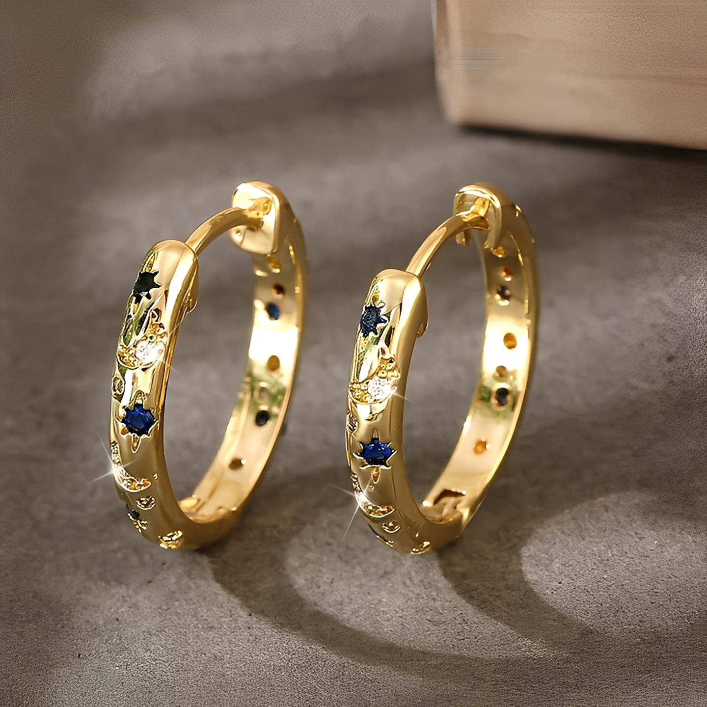 Lyndell – Pendientes Vintage en Oro & Zirconia Azul