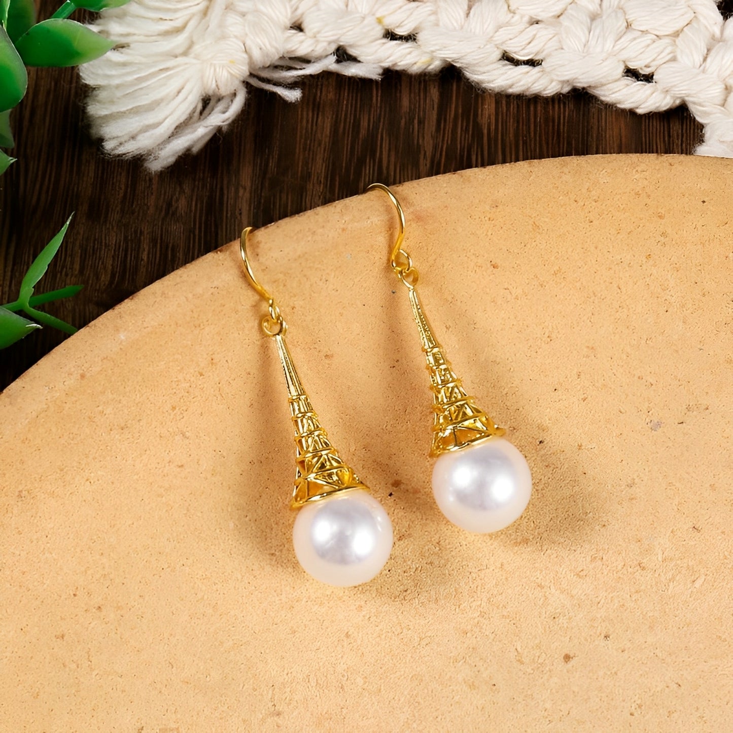Feliza – Pendientes Vintage Dorados con Perlas Colgantes