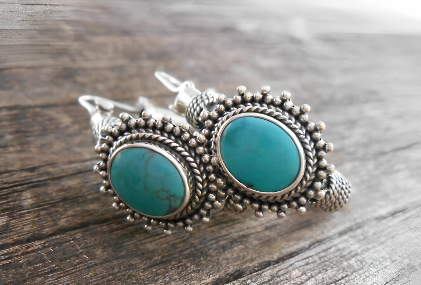Hiraya – Pendientes Vintage con Piedra Turquesa