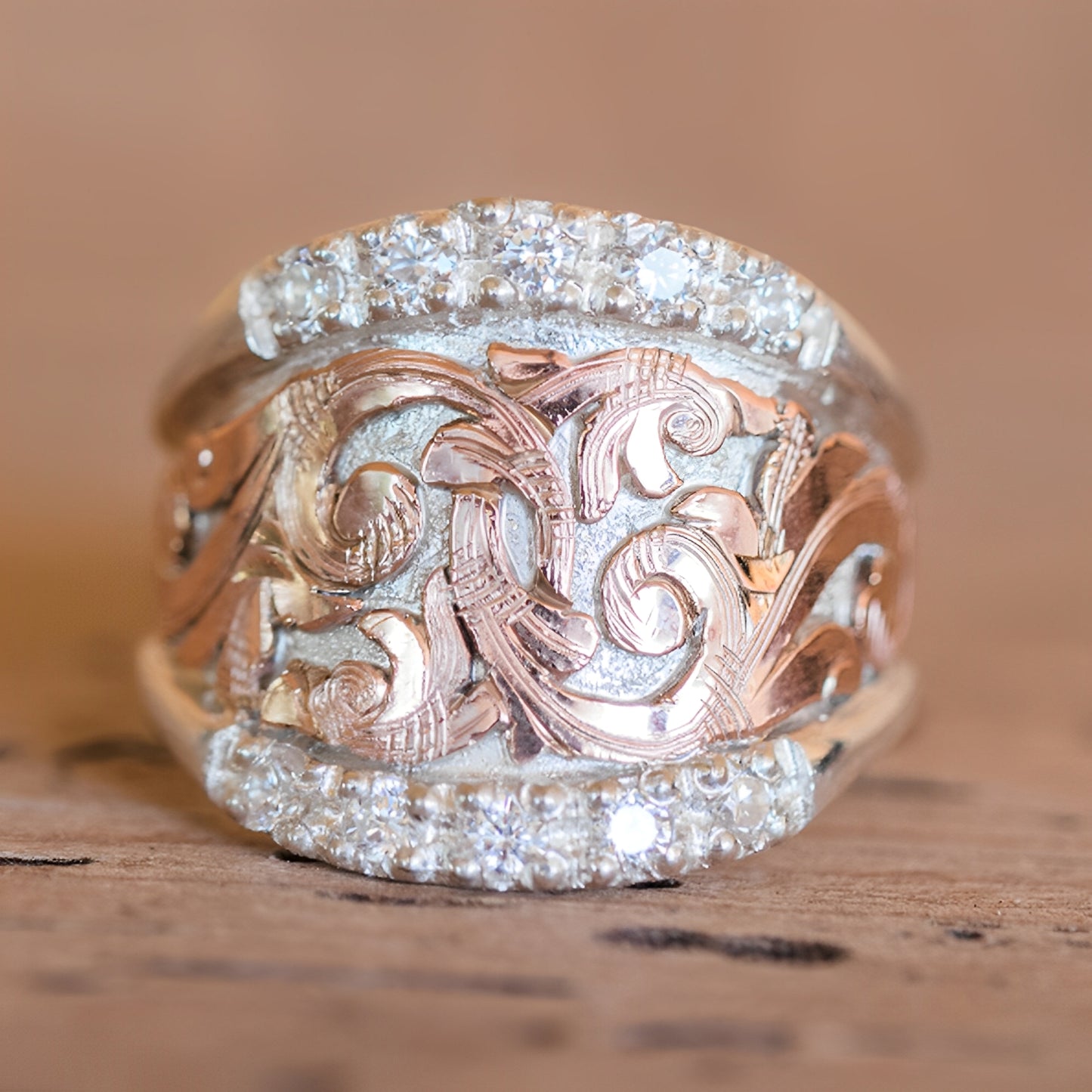 Rhea – Anillo Vintage de Plata con Detalle de Rosa