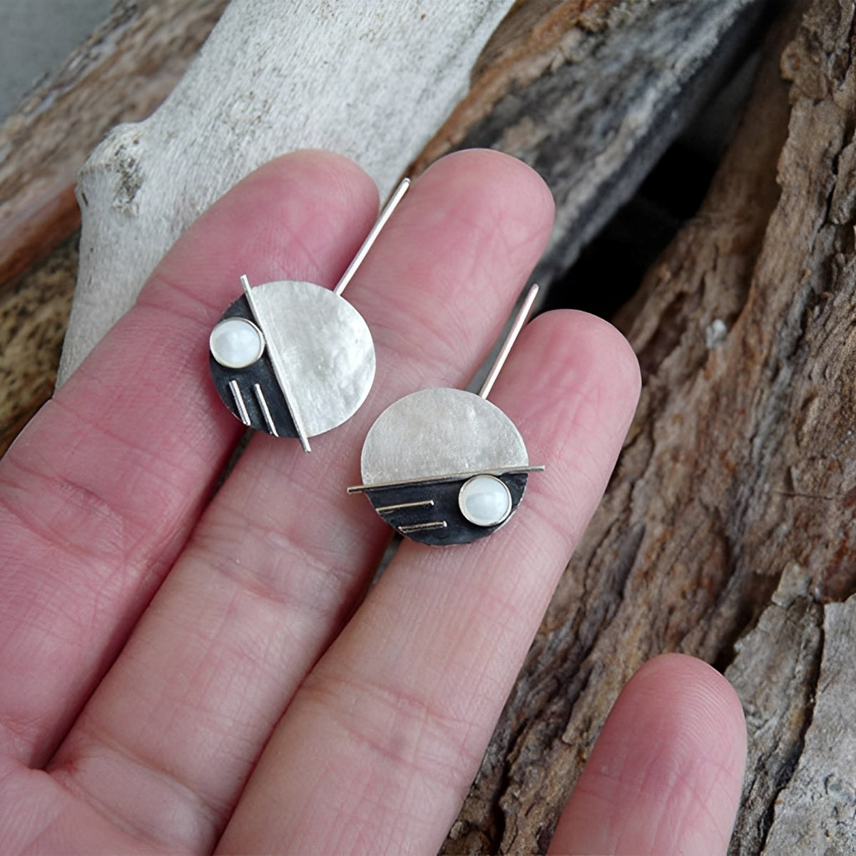 Arcy – Pendientes Retro en Ópalo Blanco