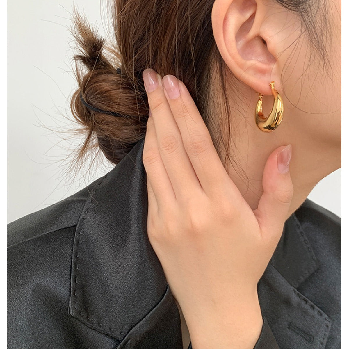 Serana – Pendientes Media Luna Huecos Elegantes