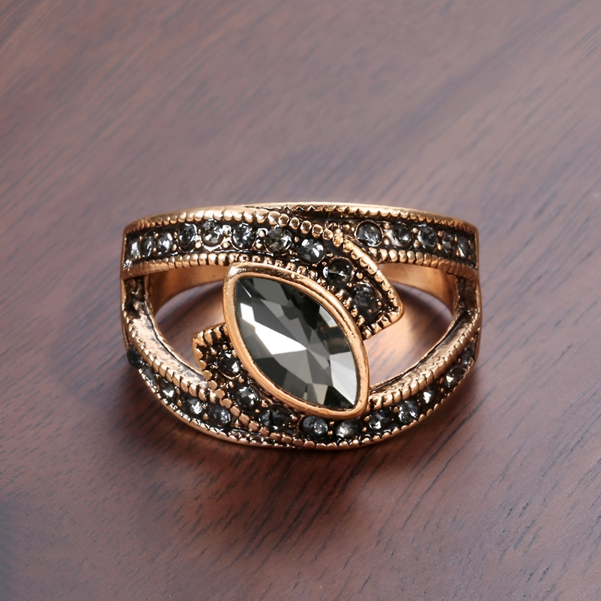 Sheena – Anillo Elegante con Cristal Negro