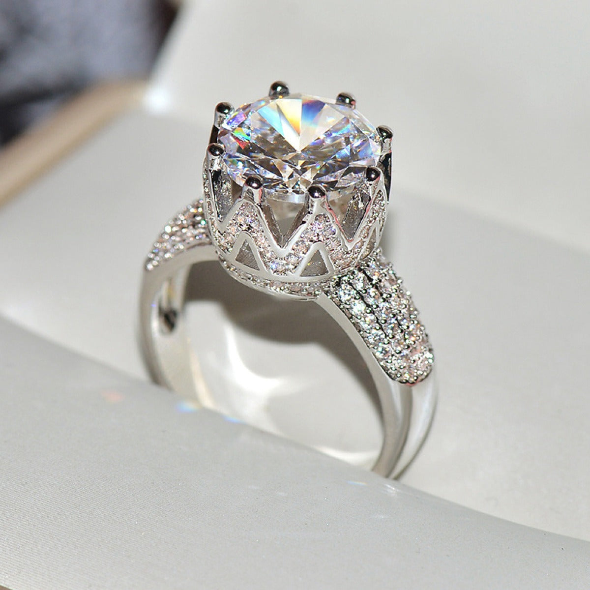 Herna – Anillo Elegante en Topacio Blanco 8ct