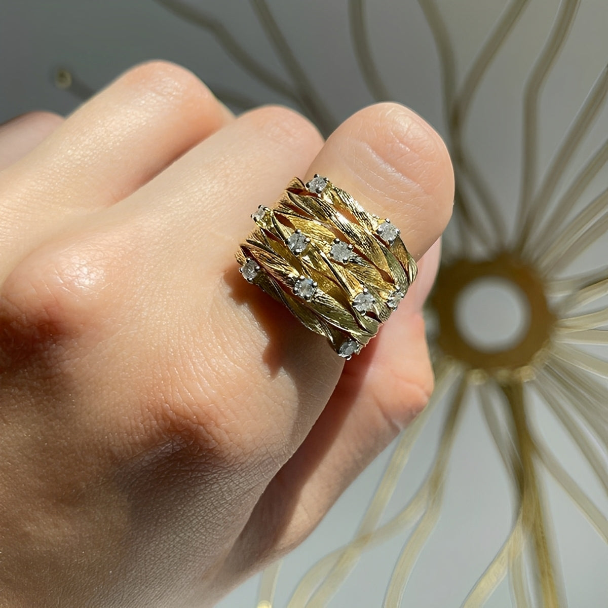 Marisse – Anillo Dorado Estilo Vintage con Brillo Sutil