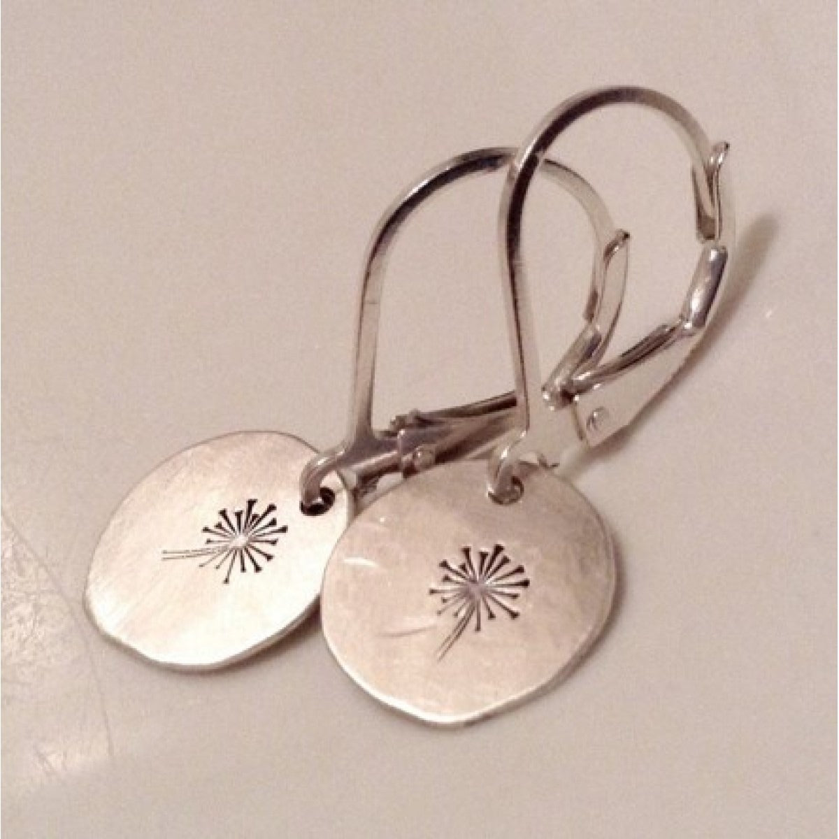 Dalia – Pendientes de Diente de León con Baño de Plata